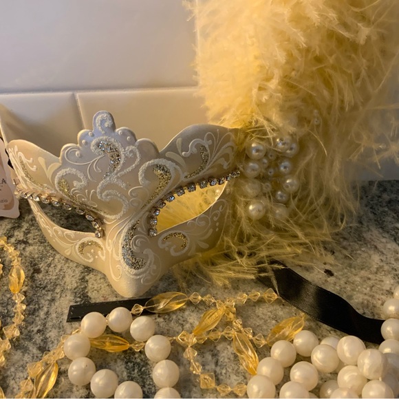 Handmade in Italy, masquerade mask, made in silver with crystals, pearls etc. - Picture 2 of 8